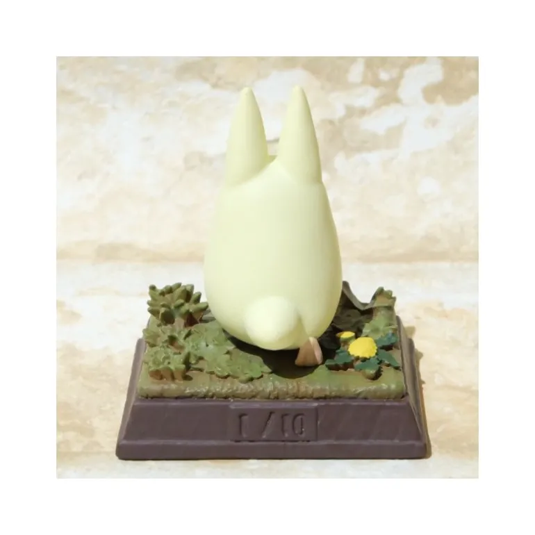 Statue Collection Stop Motion Totoro Blanc Course Pose 1 - Mon Voisin